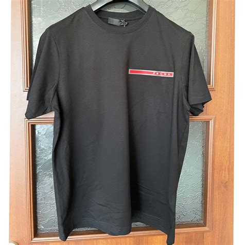 prada t shirt rot